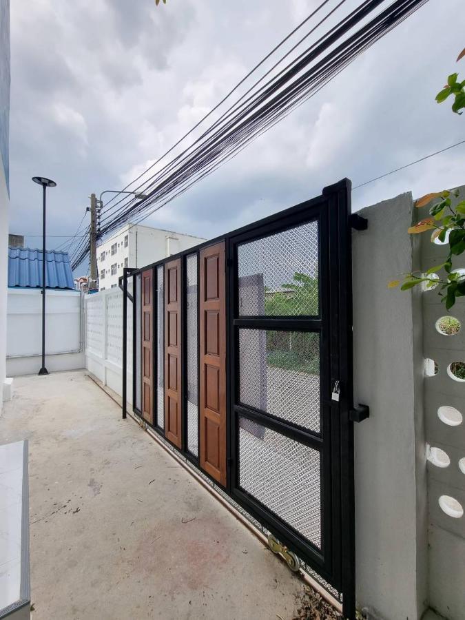 The Zai Apartment Ban Krathum Lom Екстериор снимка