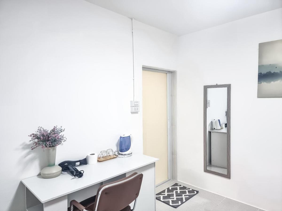 The Zai Apartment Ban Krathum Lom Екстериор снимка